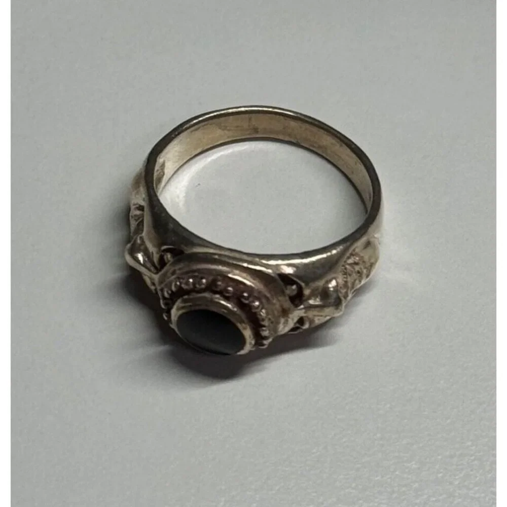 VINTAGE 925 STERLING SILVER BLACK ENAMEL FACE RING SIZE 8